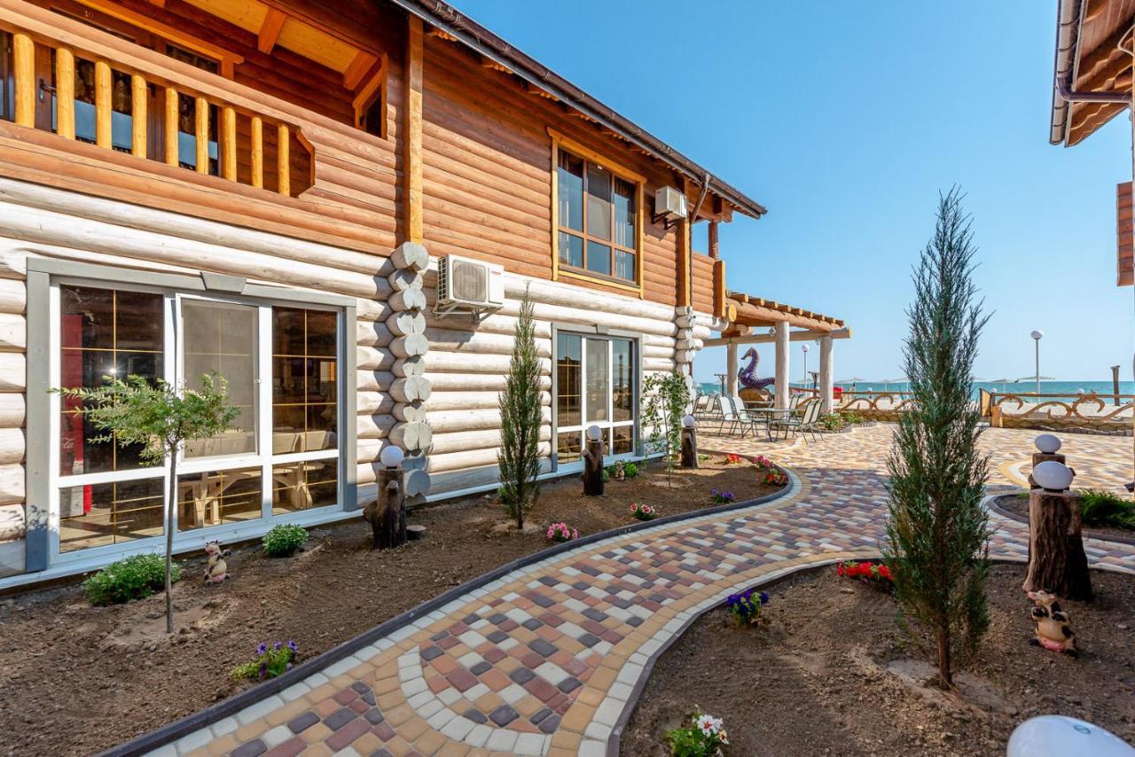 Пегас Hotel Zaliznîi Port Exterior foto