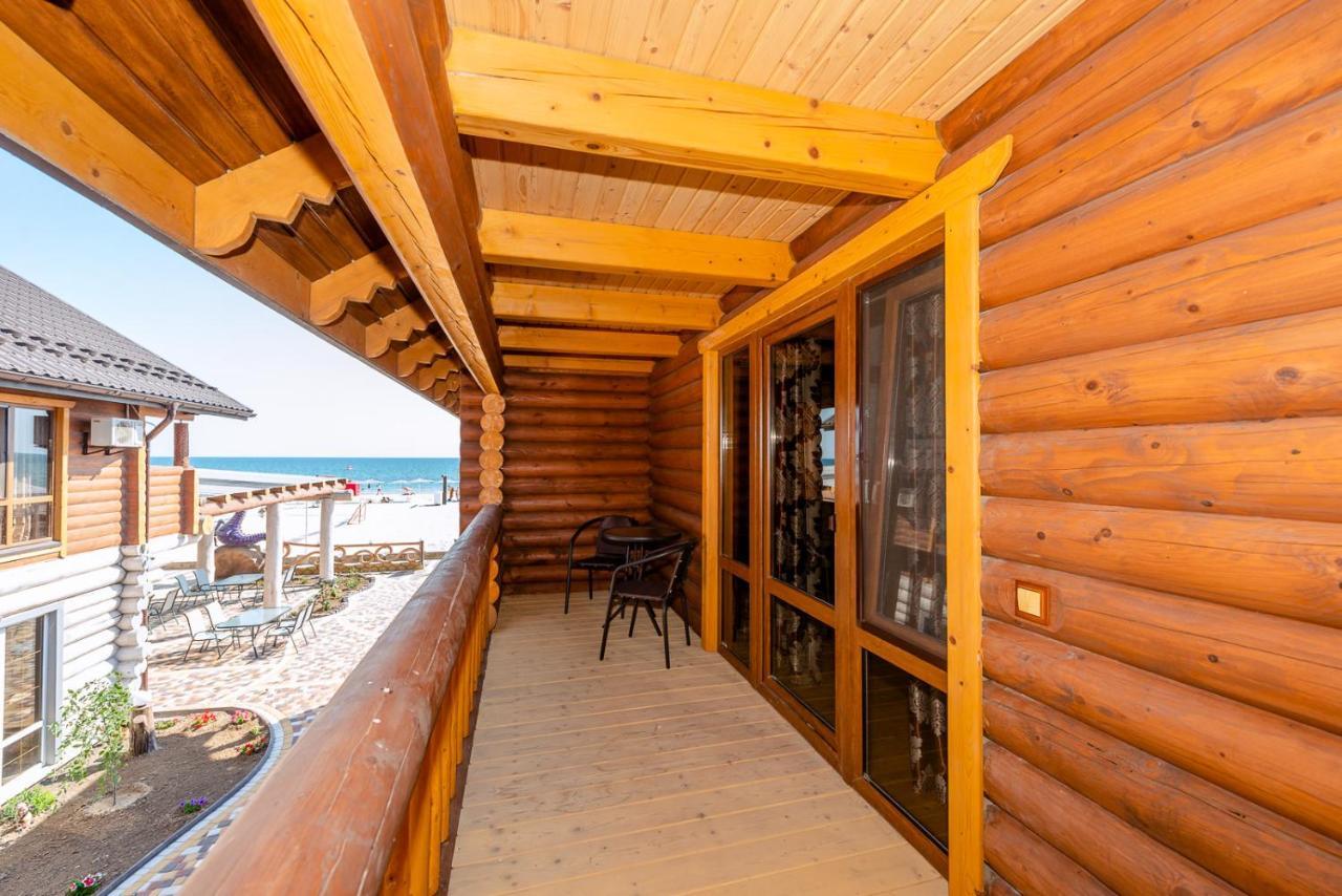 Пегас Hotel Zaliznîi Port Exterior foto