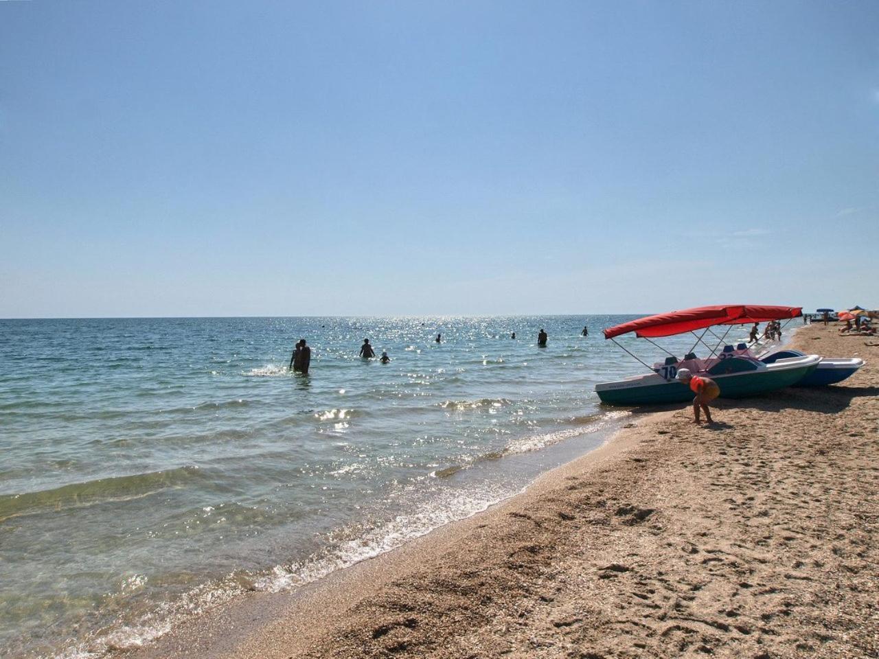 Пегас Hotel Zaliznîi Port Exterior foto