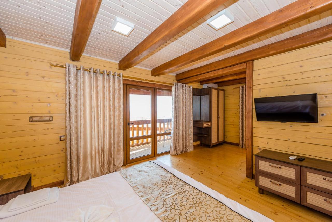 Пегас Hotel Zaliznîi Port Exterior foto