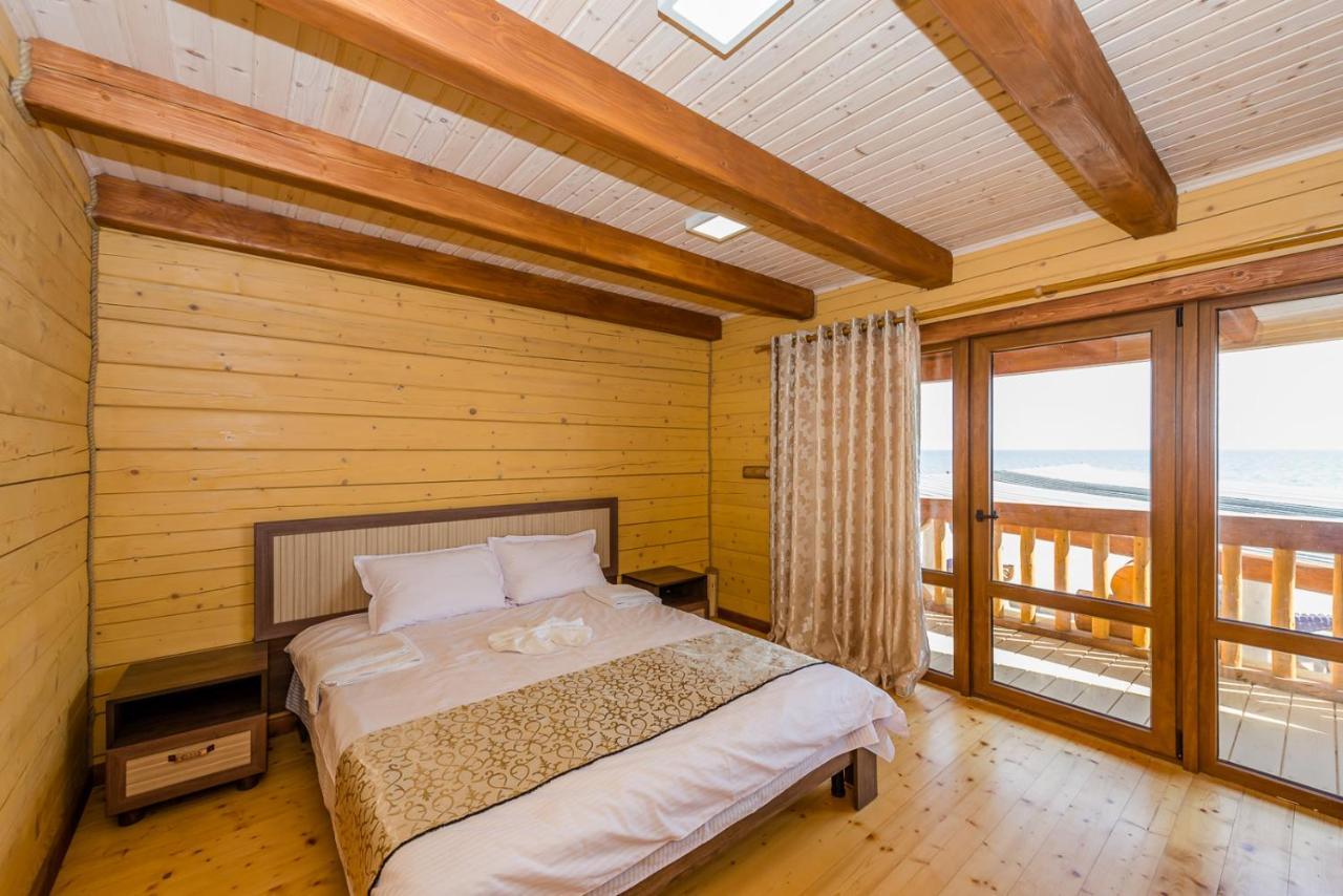 Пегас Hotel Zaliznîi Port Exterior foto