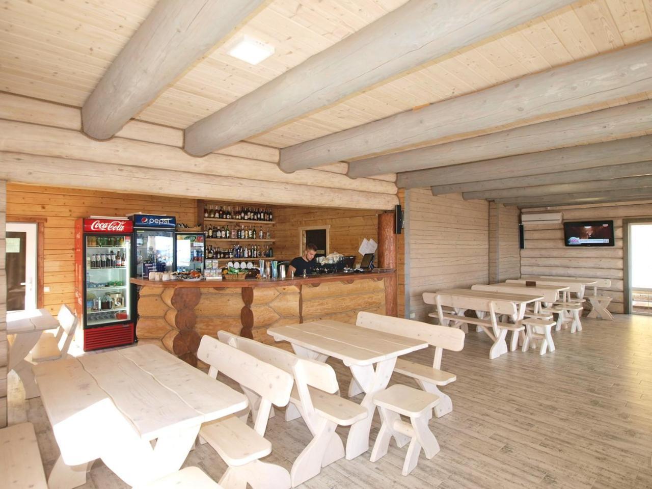 Пегас Hotel Zaliznîi Port Exterior foto